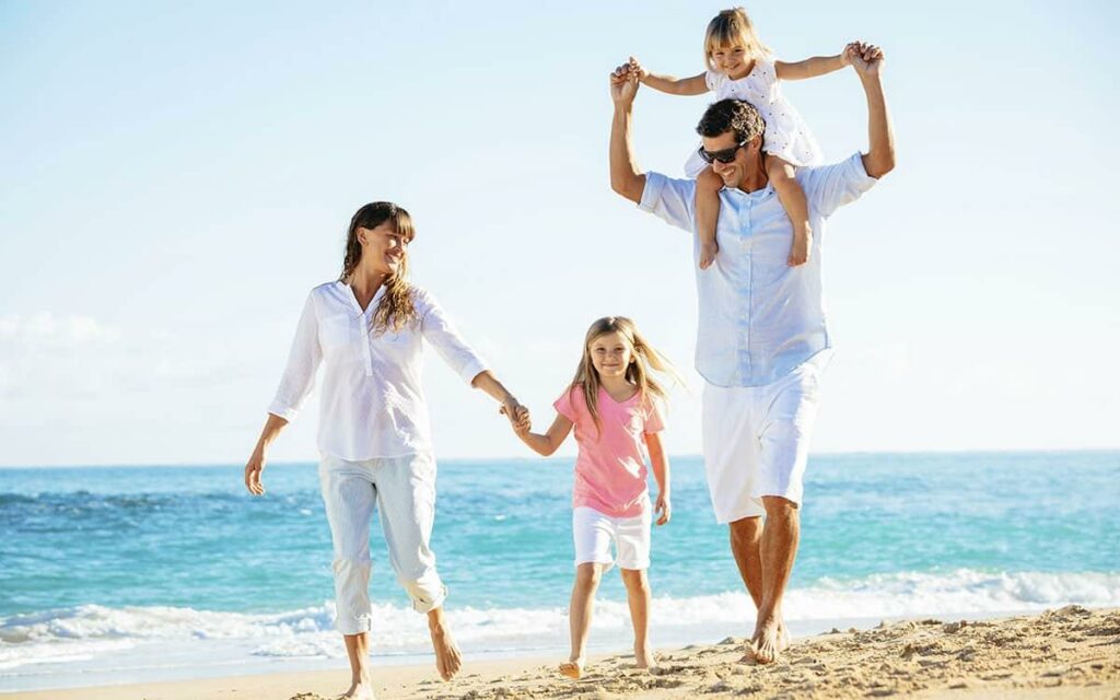 Chèques-vacances ANCV permettant aux salariés de financer leurs vacances en famille grâce à la participation de l'employeur